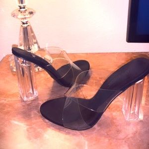 Very chic classic sandal 👡 heels 🦋